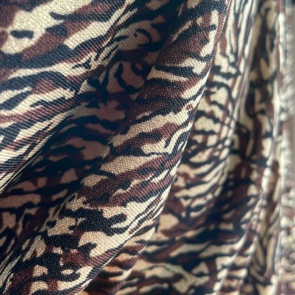 Plus size top by Carolyn Taylor polyester/spandex blend. - Picture 3 of 6